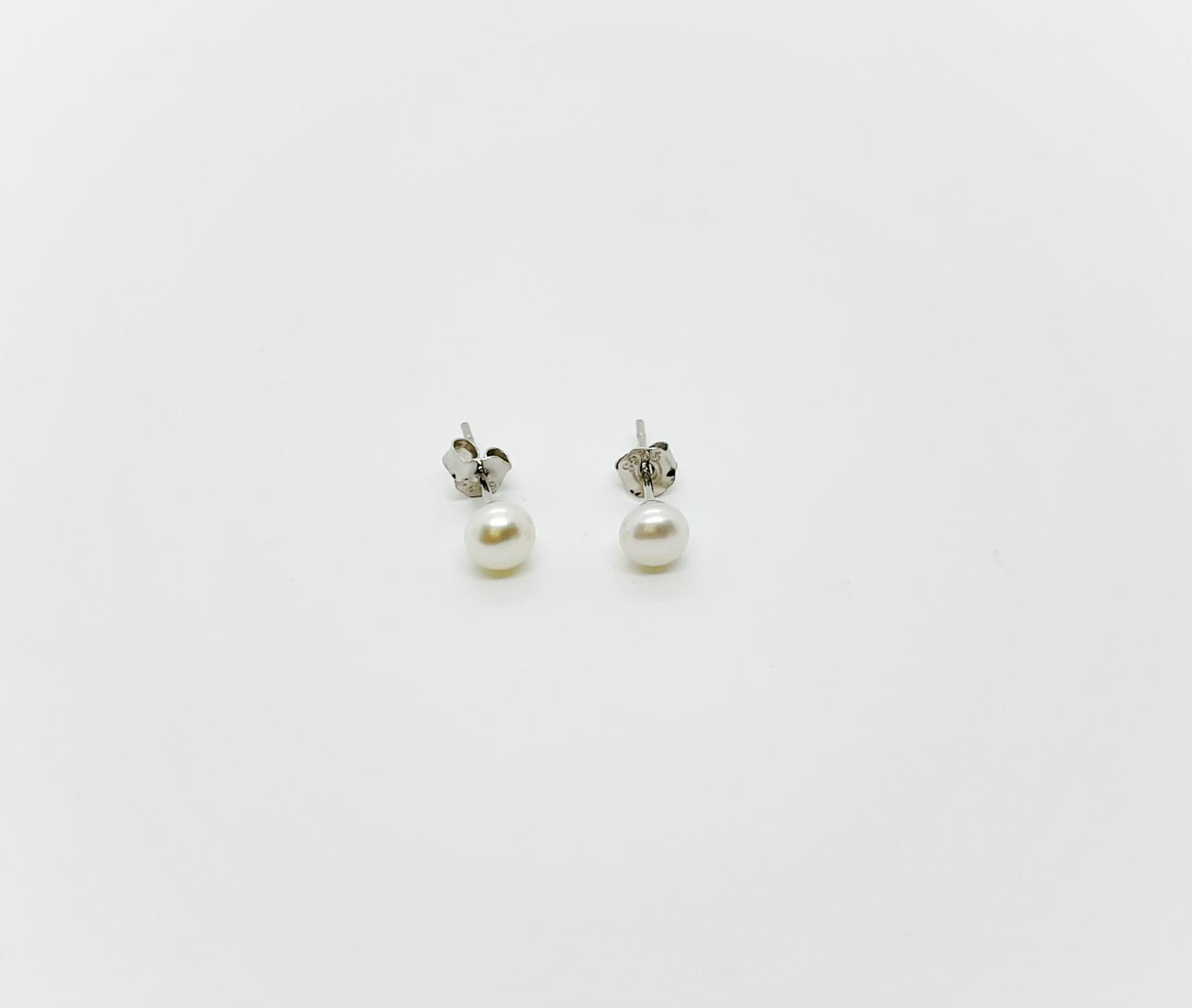 18K Yellow Gold 4mm Pearl Bezel Stud Screw back Earrings